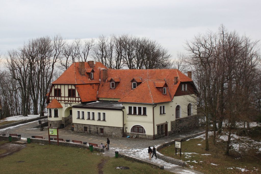 Góra Ślęża, schronisko "Na Ślęży"